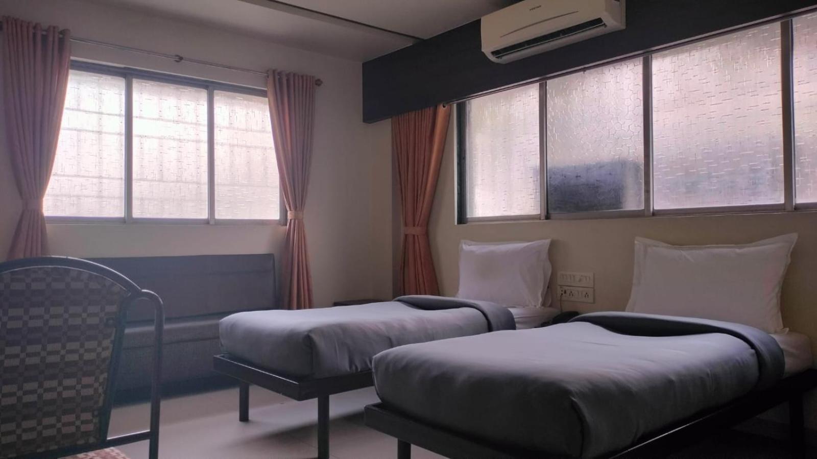 Hotel Sai Nidhi Executive-Mindspace Airoli นาวีมุมไบ ภายนอก รูปภาพ