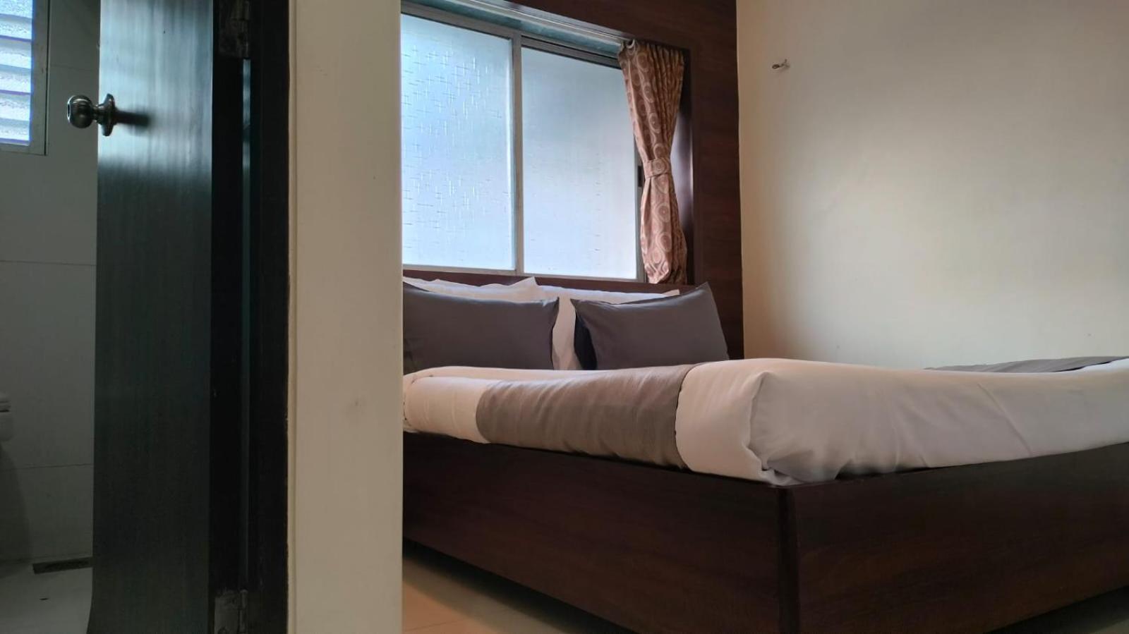 Hotel Sai Nidhi Executive-Mindspace Airoli นาวีมุมไบ ภายนอก รูปภาพ